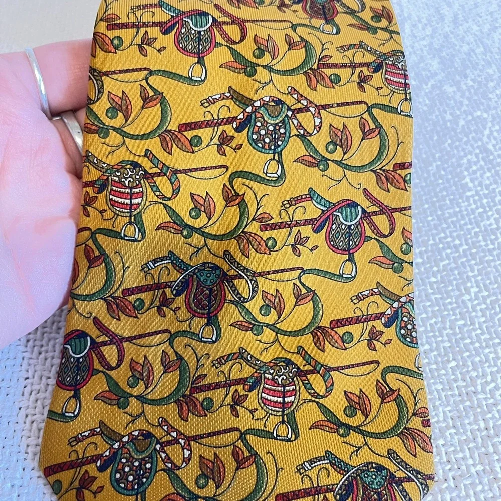 Yellow Salvatore Ferragamo Equestrian Race Horse Saddle Neck Tie Silk Italy 3.5